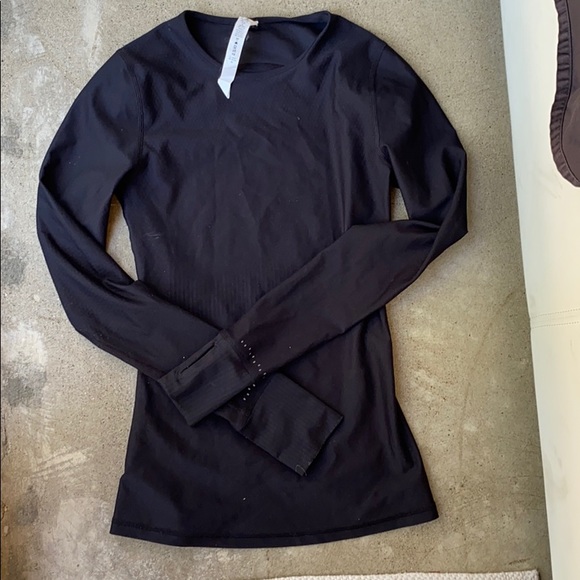 LULULEMON long sleeve top 🖤 like new - Picture 5 of 5